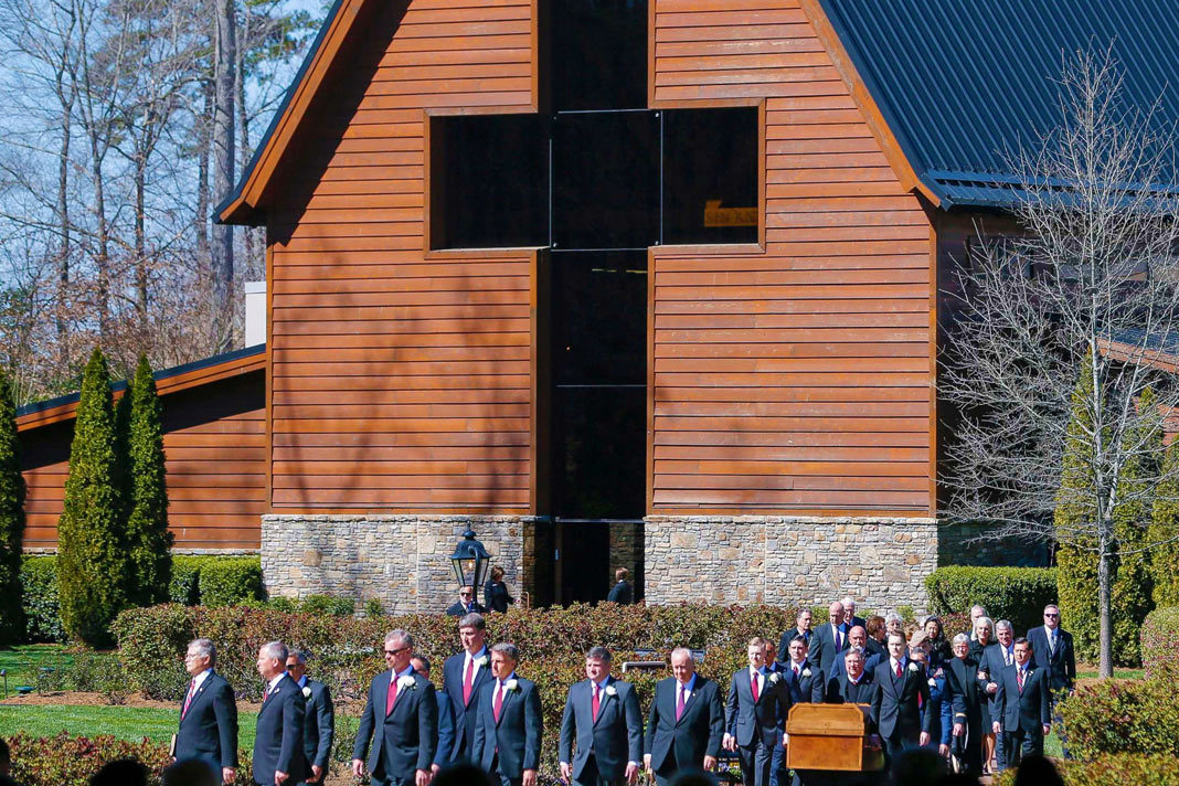 Thousands-Coming-to-Christ-through-Billy-Grahams-Legacy-Even-after-His-Death