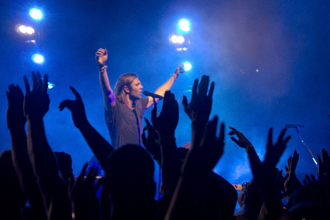 hillsong-adapts-the-lords-prayer-word-for-word-into-worship-song