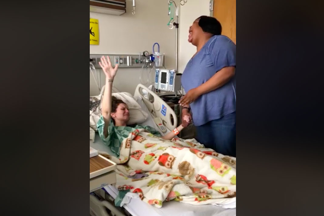 nurse-sings-to-god-at-cancer-patients-bedside-for-a-miracle