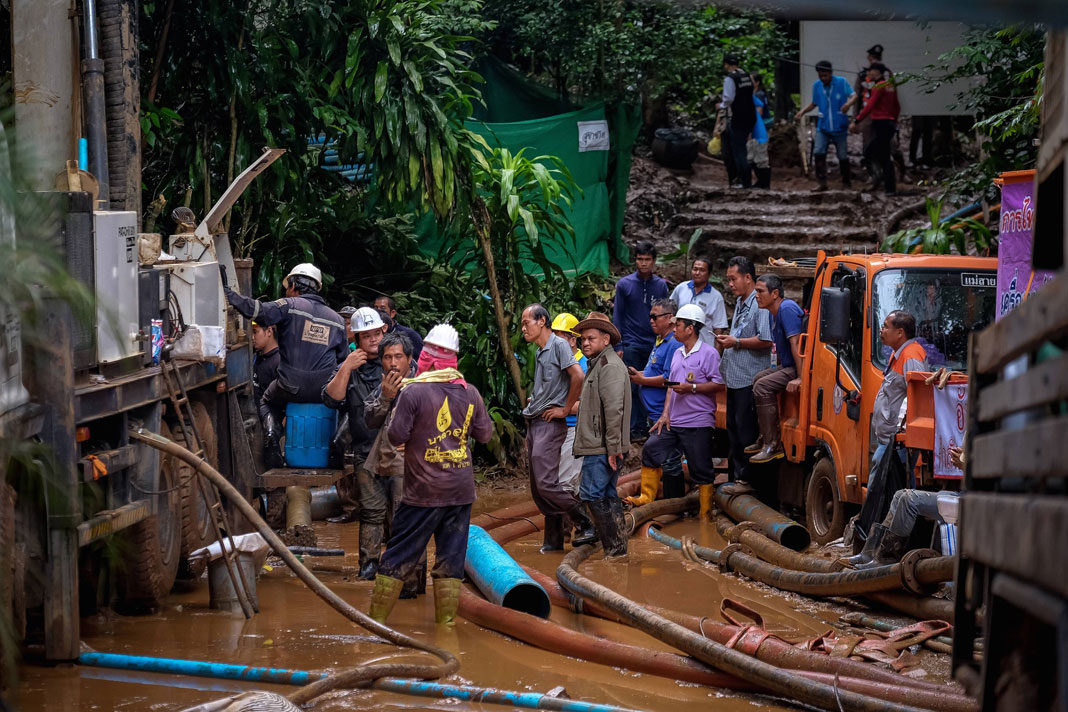 everyone-safe-thai-navy-seals-announce-the-successful-rescue-of-all-those-trapped-in-cave