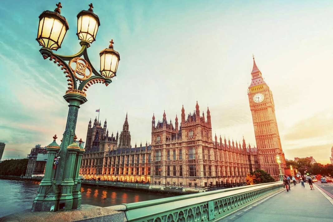 terrorism-at-parliament-in-london-at-least-3-injured-heres-what-happened