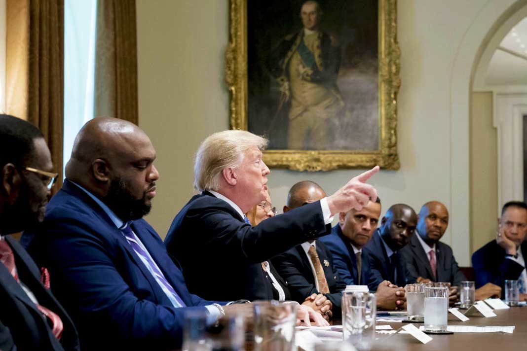 trump-asks-pastor-to-lead-room-in-prayer-stunned-by-what-happens-next-video