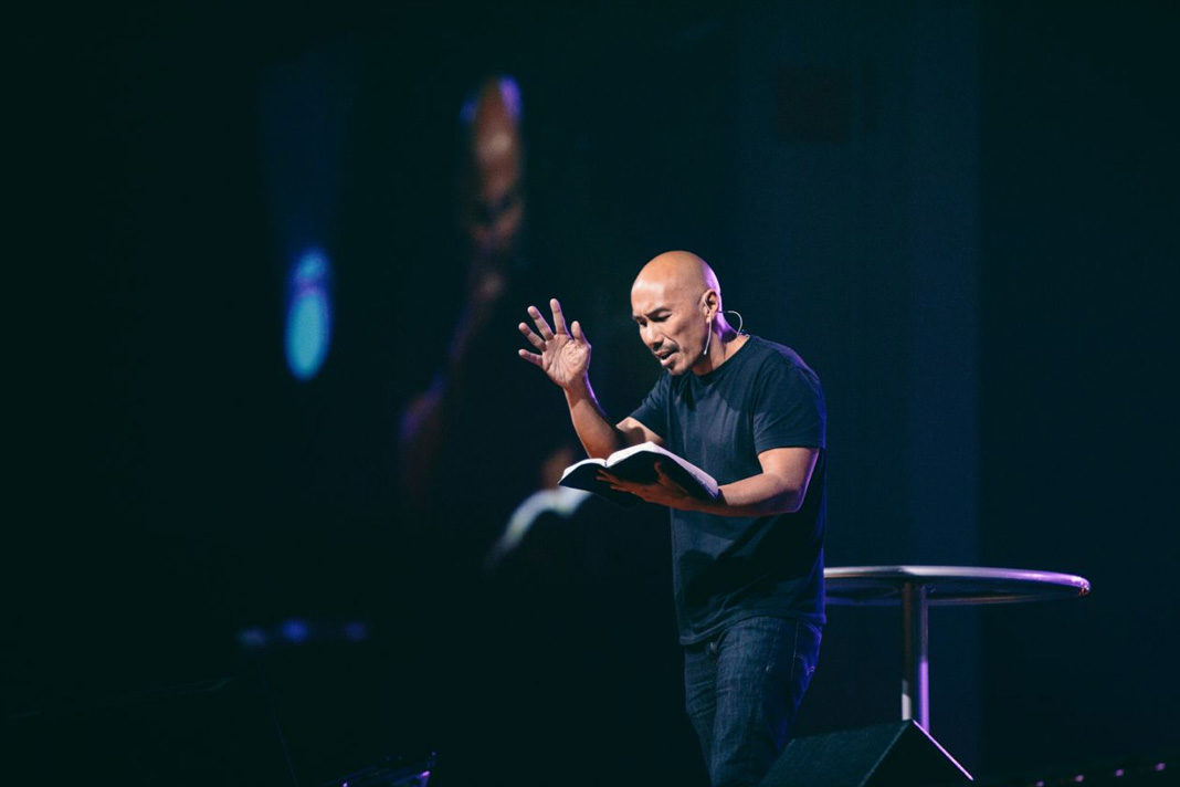 its-time-to-change-the-church-francis-chan-issues-grave-end-times-warning-straight-out-of-revelation