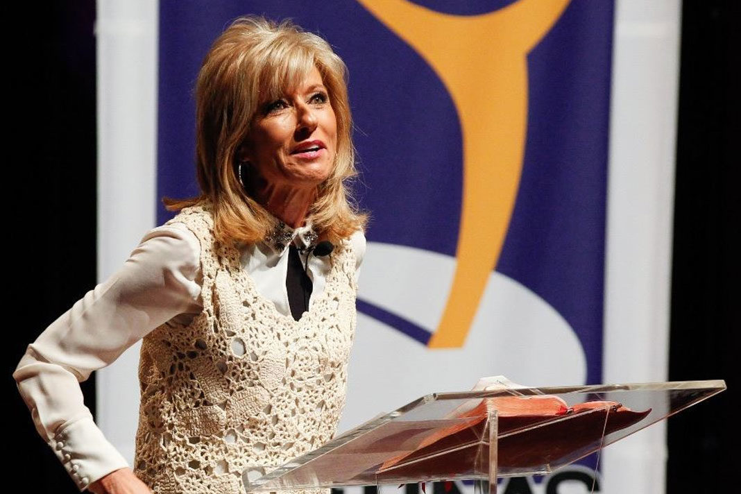 man-from-beth-moores-worship-band-apologizes-to-women-on-behalf-of-all-men