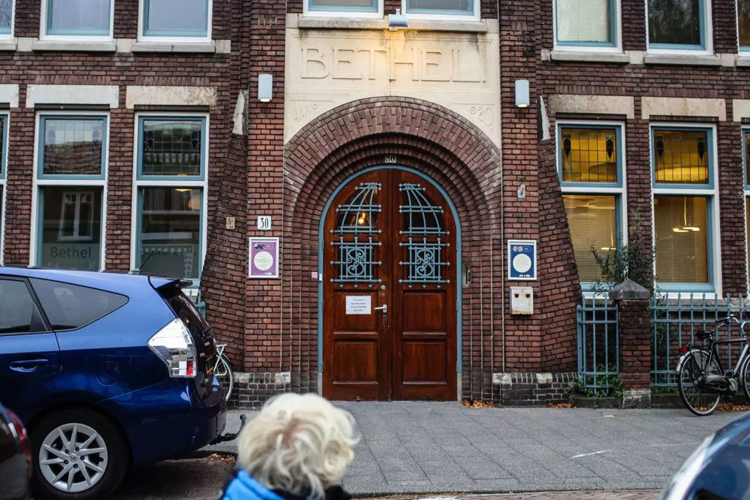 a-dutch-church-is-conducting-non-stop-services-to-protect-a-refugee-family