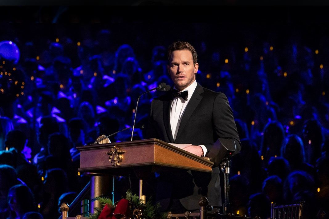 watch-chris-pratt-reads-christmas-story-from-luke-for-disneylands-candlelight-ceremony