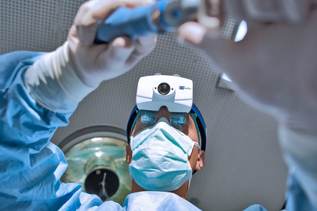 israeli-made-goggles-give-surgeons-x-ray-vision