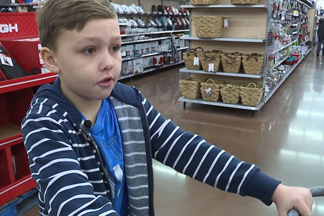 little-boy-gives-all-his-savings-to-help-the-homeless-i-have-to-think-about-other-people