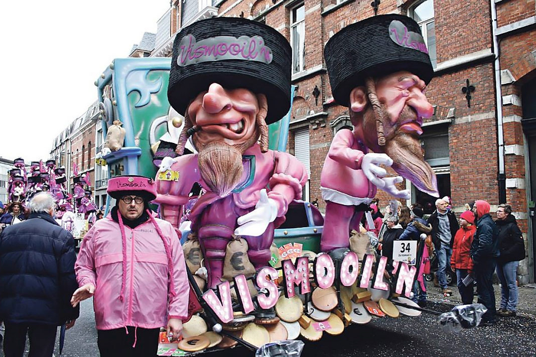 belgian-carnival-float-features-puppets-of-grinning-jews-a-rat-and-money-bags Belgian carnival float