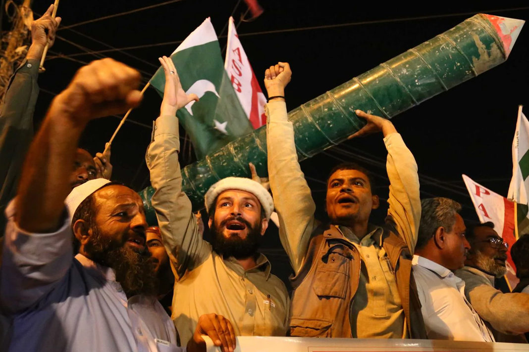 india-prepares-for-war-14-000-bunkers-built-along-pakistan-border Pakistan Protest