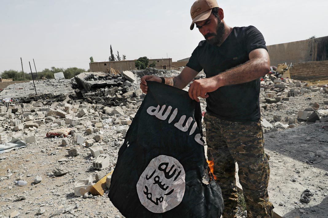 islamic-state-defeated-from-syria-but-christians-warned-its-not-mission-accomplished Fighter burning IS flag