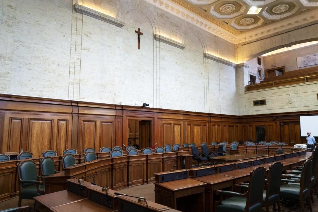 Crucifix in Montreal council chamber
