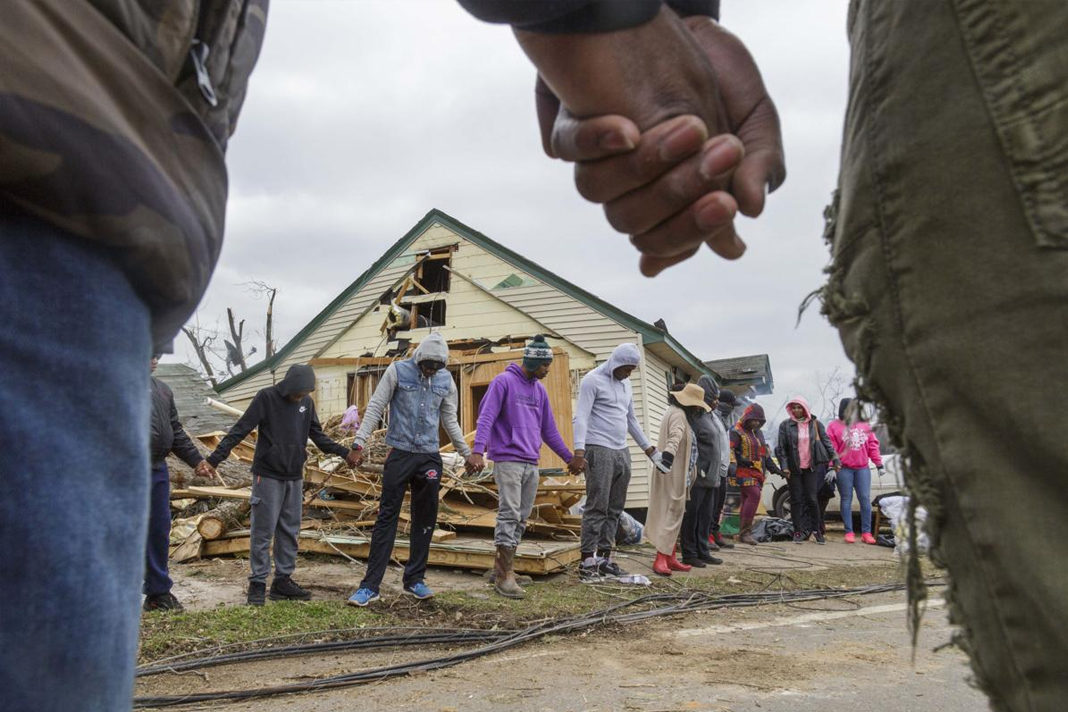 thank-you-god-tornado-survivor-reacts-with-praise-while-sitting-amidst-her-utterly-decimated-house Tornado survivors