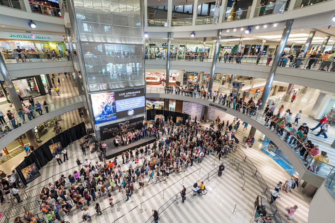 child-survives-being-thrown-from-3-story-balcony-in-mall-of-america-physicians-call-it-a-miracle Mall of America