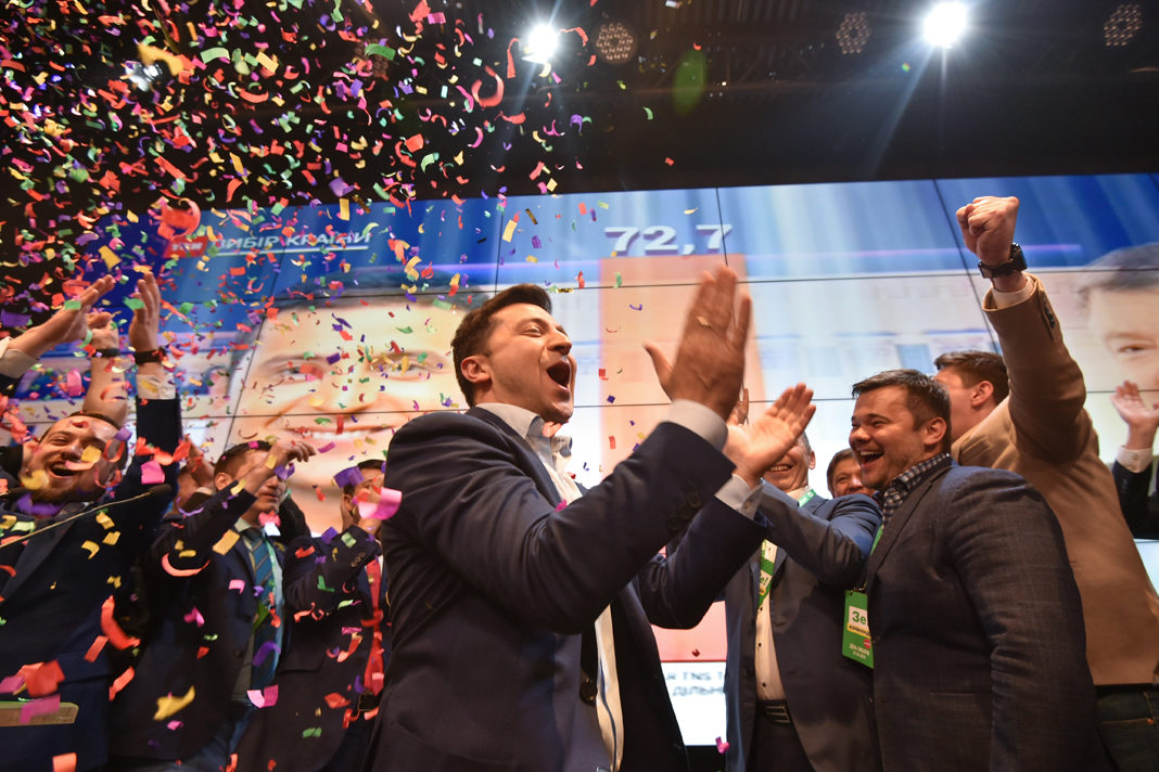 Ukrainian comedian and presidential candidate Volodymyr Zelensky reacts after the announcement of the first exit poll results in the second round of Ukraine's presidential election, at his campaign headquarters in Kiev, on April 21, 2019. (Genya SAVILOV / AFP)