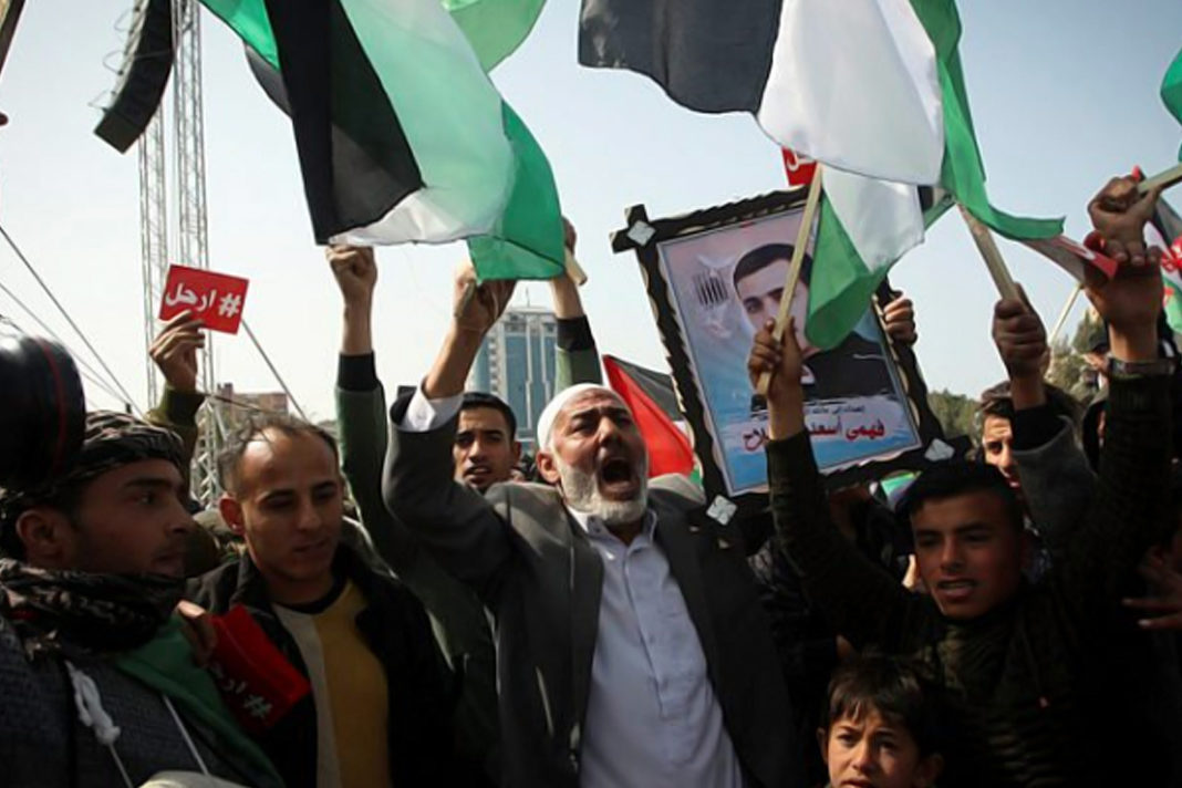 Protest in Hamas-ruled Gaza against Palestinian Authority leader Mahmoud Abbas (Abed Rahim Khatib/Flash90)