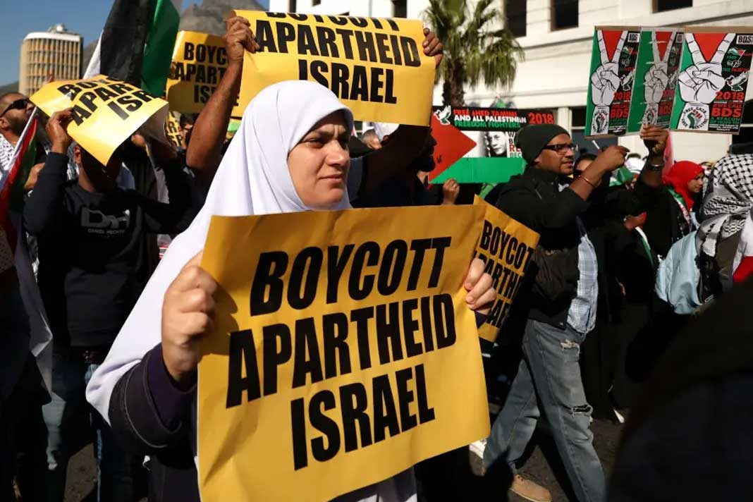 Protestors call for the severing of diplomatic ties with Israel during a march in Cape Town, South Africa (photo credit: REUTERS/MIKE HUTCHINGS)