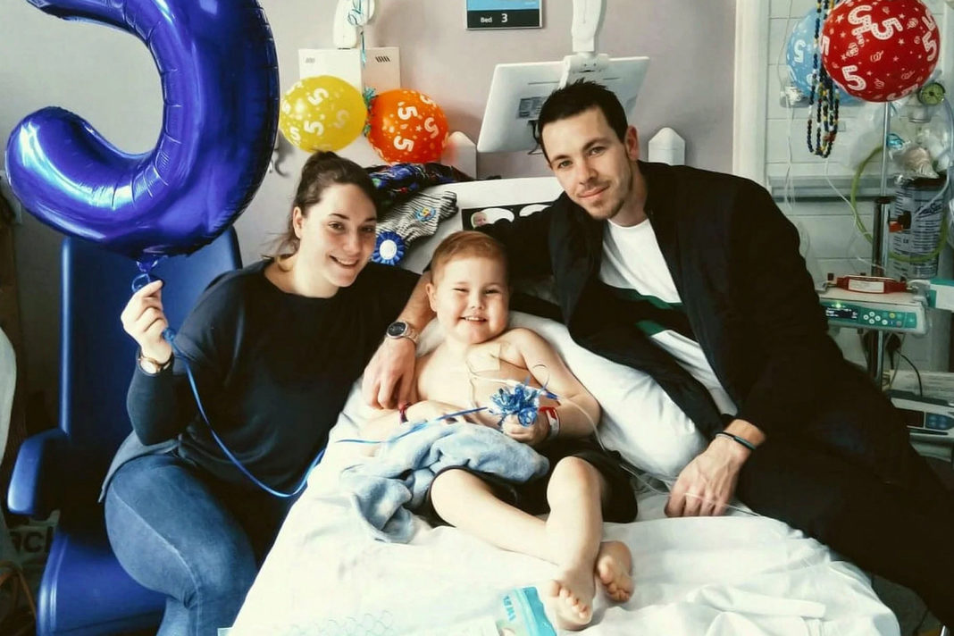 5000-people-stand-in-rain-for-hours-to-see-if-stem-cells-match-for-5-year-old-battling-cancer Oscar Saxelby-Lee