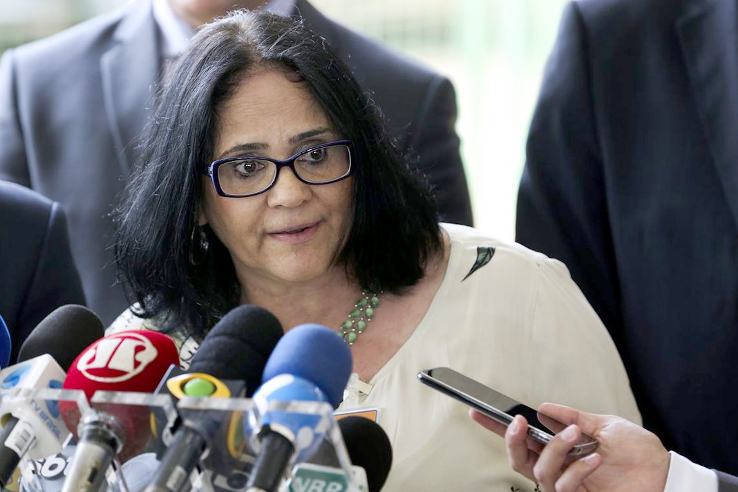 brazilian-minister-of-family-responds-to-death-threats-with-psalm-23 Damares Alves