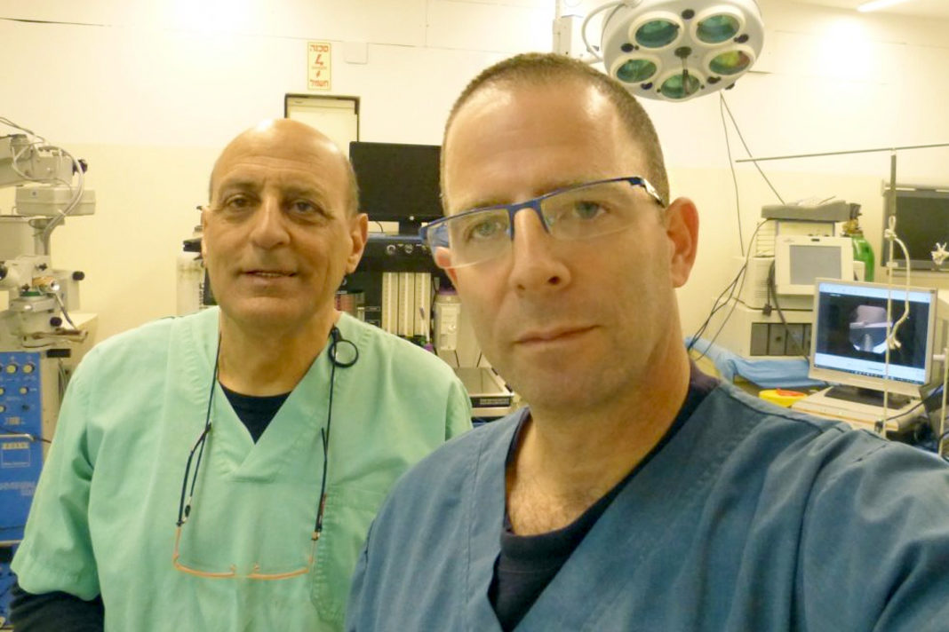 israeli-team-reduces-rates-of-recurring-bladder-cancer Vessi Medical’s adviser Motti Simchon, left, and founder Eyal Kochavi. (Courtesy)