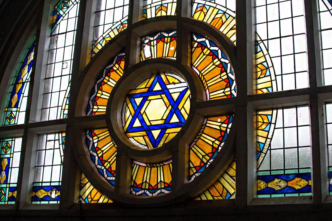 Jewish synagogues in England