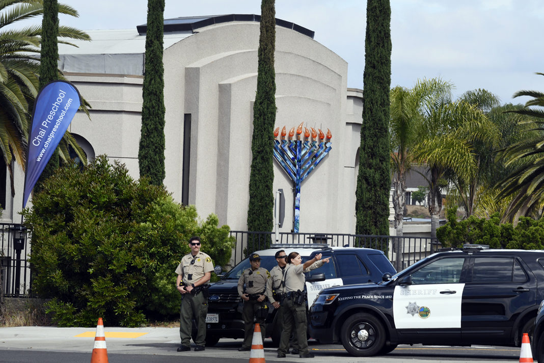 watch-boston-area-rabbi-urges-congregants-to-bring-guns-to-services Police at Synagogue
