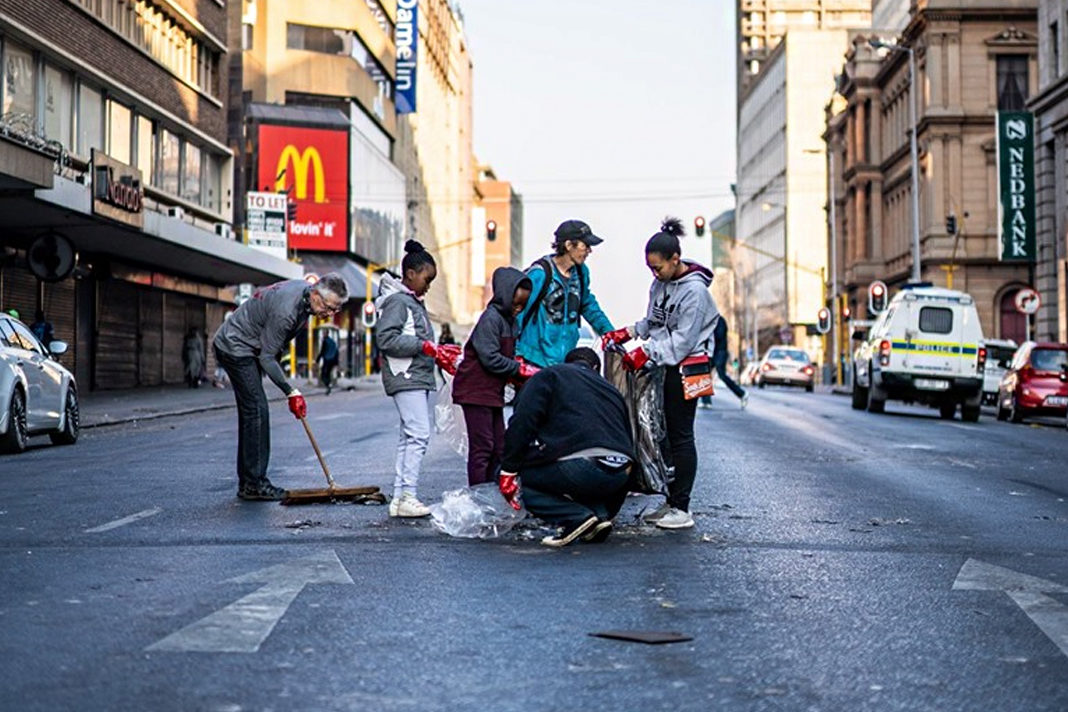 dare-to-serve-community-cleans-mess-after-recent-protests
