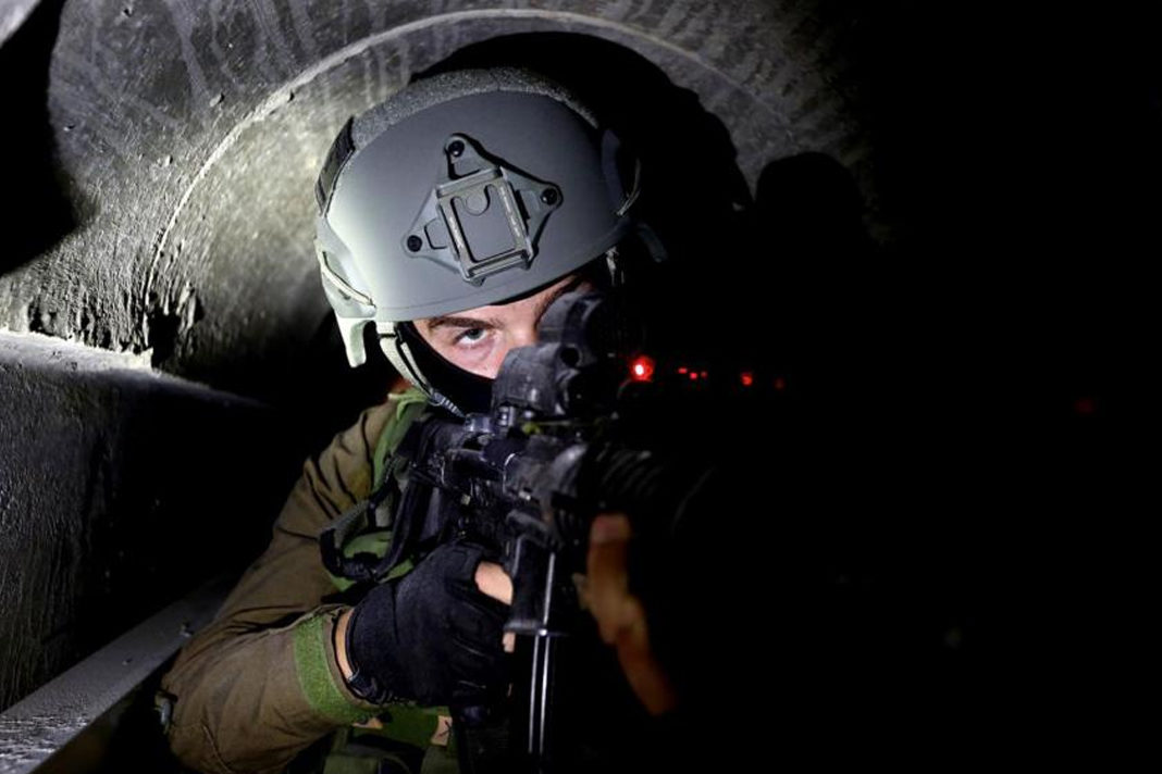 israel-uncovers-hamas-terror-plot-in-jerusalem-bomb-was-already-built Soldier in tunnel