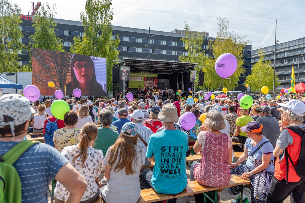 1,200-in-zurich-life-of-children-with-down-syndrome-is-precious Testimonies, music and speeches were heard at the end of the march. /Marsch Fürs Läbä