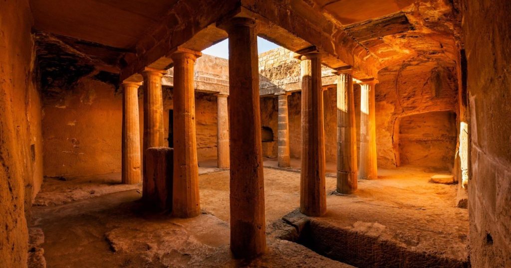 This image has an empty alt attribute; its file name is koninklijke-tombes-tomb-of-the-kings-cyprus_8335_xl-1024x538.jpg