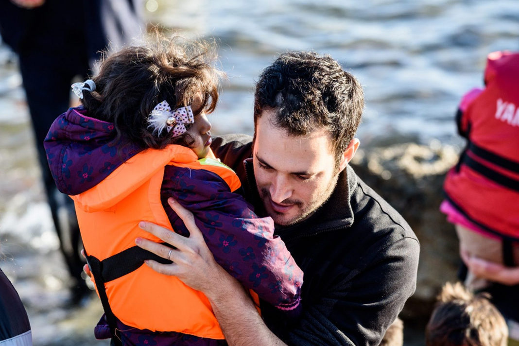 the-israeli-who-has-helped-more-than-250,000-people-in-need Yotam Politzer in Greece, helping Syrian refugees
