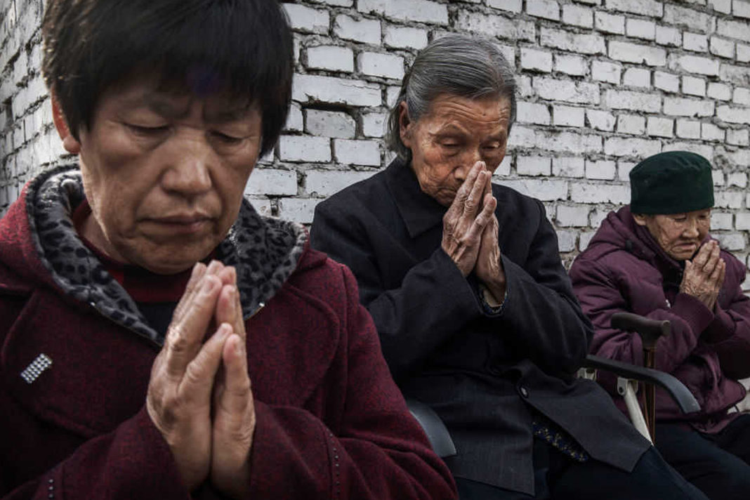china-launches-new-crackdown-on-christianity Chinese Christians