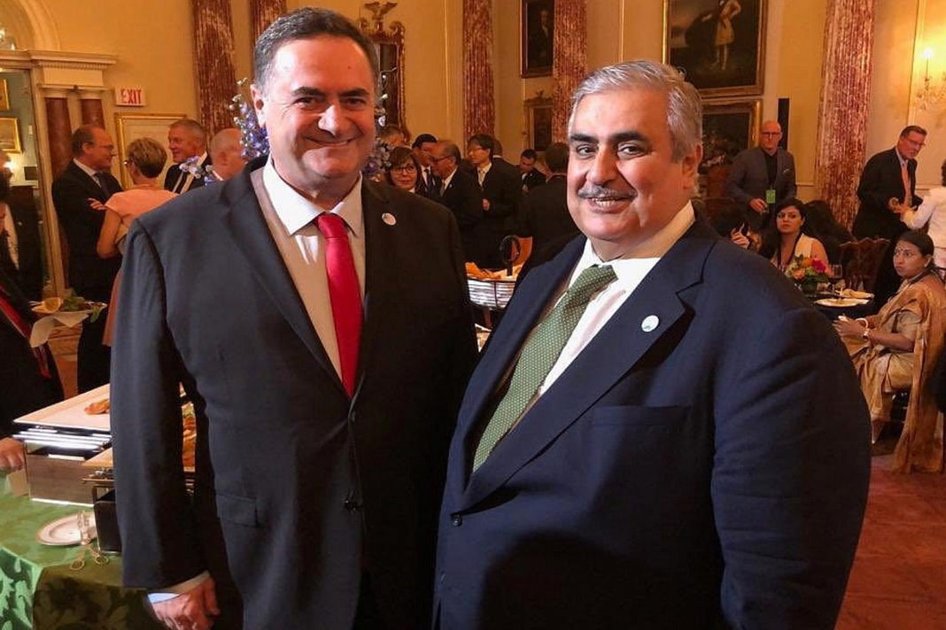 Yisrael Katz (L ) and Khalid bin Ahmed Al Khalifa in July 2019. (Twitter)