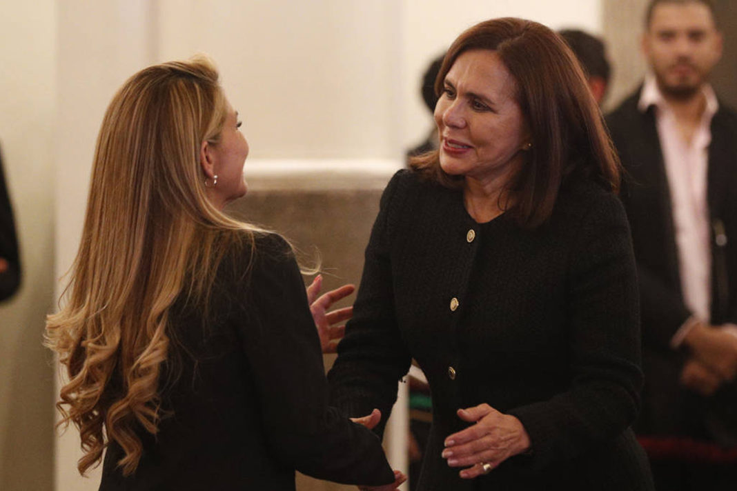 Bolivian President Jeanine Anez (L), and Foreign Minister Karen Longaric (R). (AP Photo/Juan Karita)
