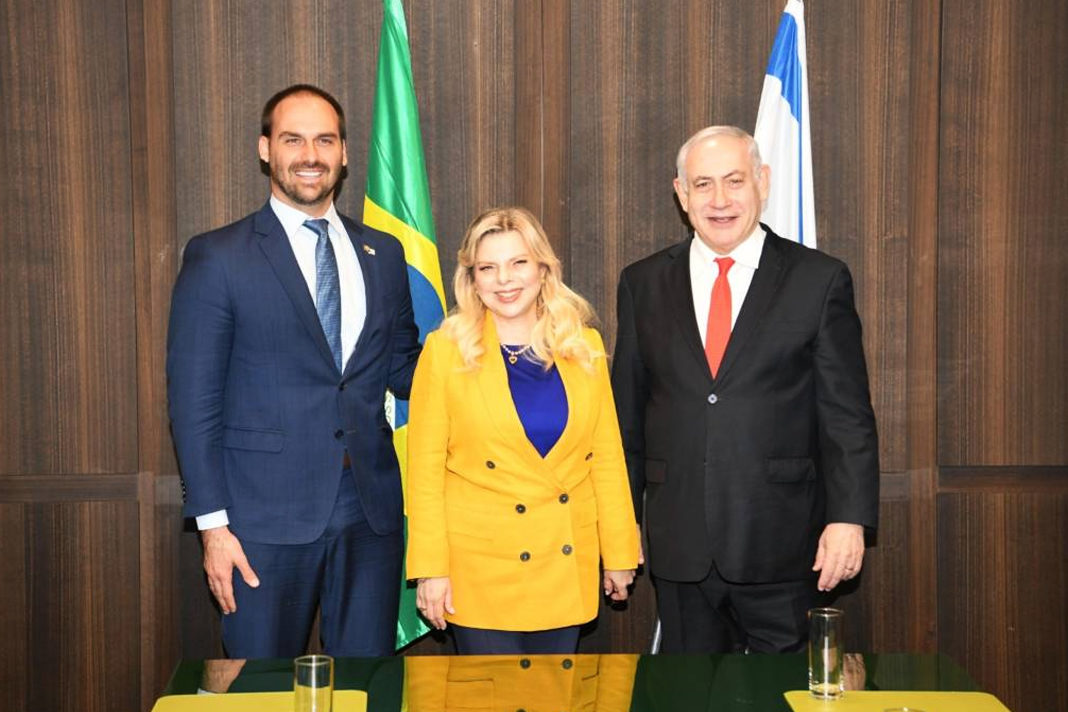 Eduardo Bolsonaro (L) with Sara and Benjamin Netanyahu in Jerusalem. (Amos Ben-Gershom/GPO)