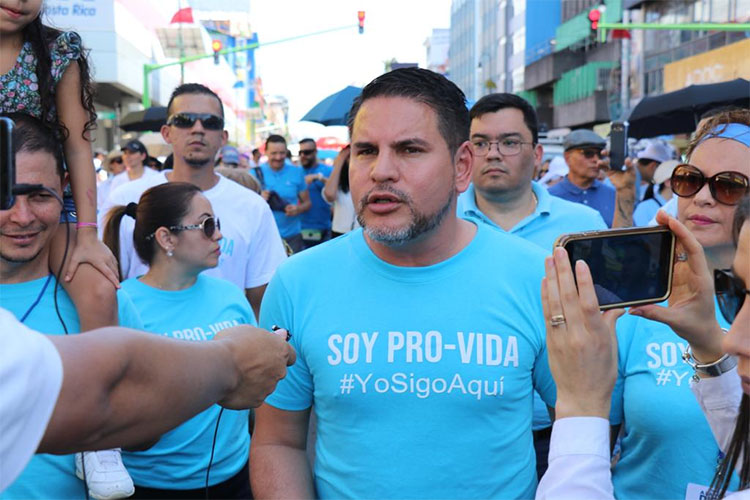 This image has an empty alt attribute; its file name is fabricio-alvarado-nazi.jpg