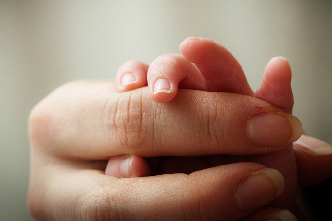 baby-born-with-head-the-size-of-a-melon-defies-doctors-odds Baby
