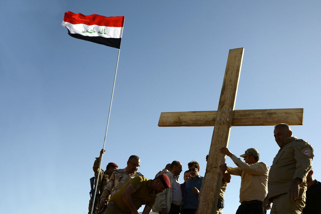 Raising the Cross in Mosul, Iraq. Credit: CNS/EPA