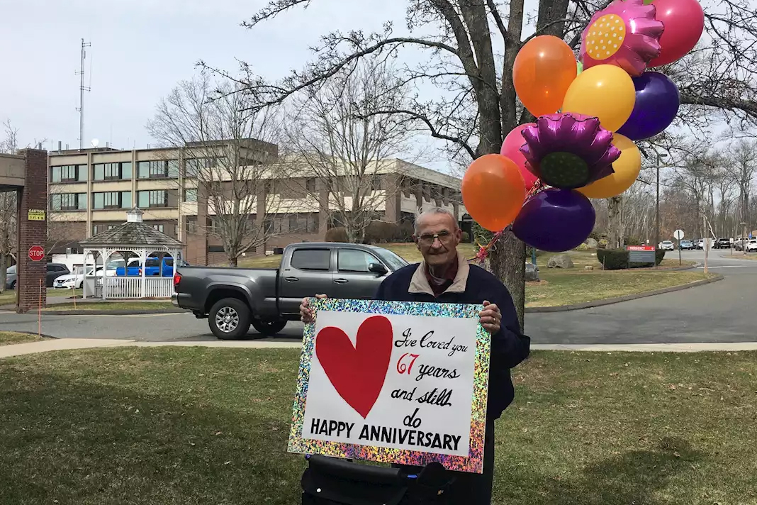 ive-loved-you-67-years-and-still-do-man-not-allowed-to-visit-wife-in-nursing-home-waits-outside-holding-sign-on-anniversary