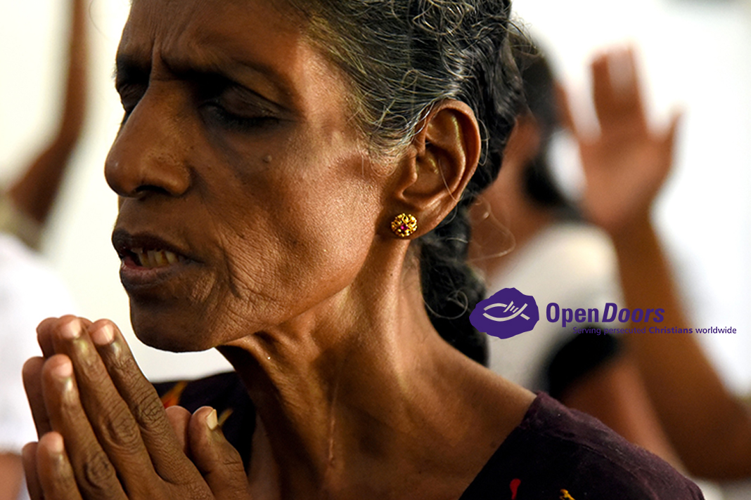 prayer-alert-pray-for-christians-during-the-coronavirus-pandemic Woman Praying