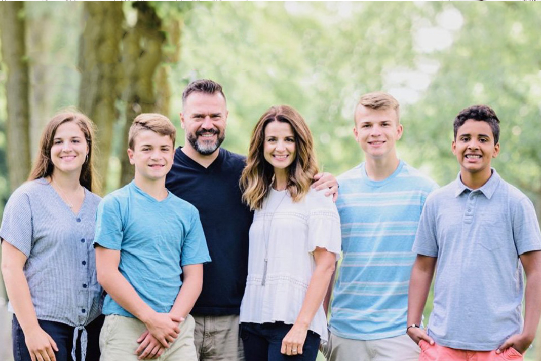 willow-creek-names-new-senior-pastor-to-replace-founding-pastor-bill-hybels David Dummit and his family (KAIROS)