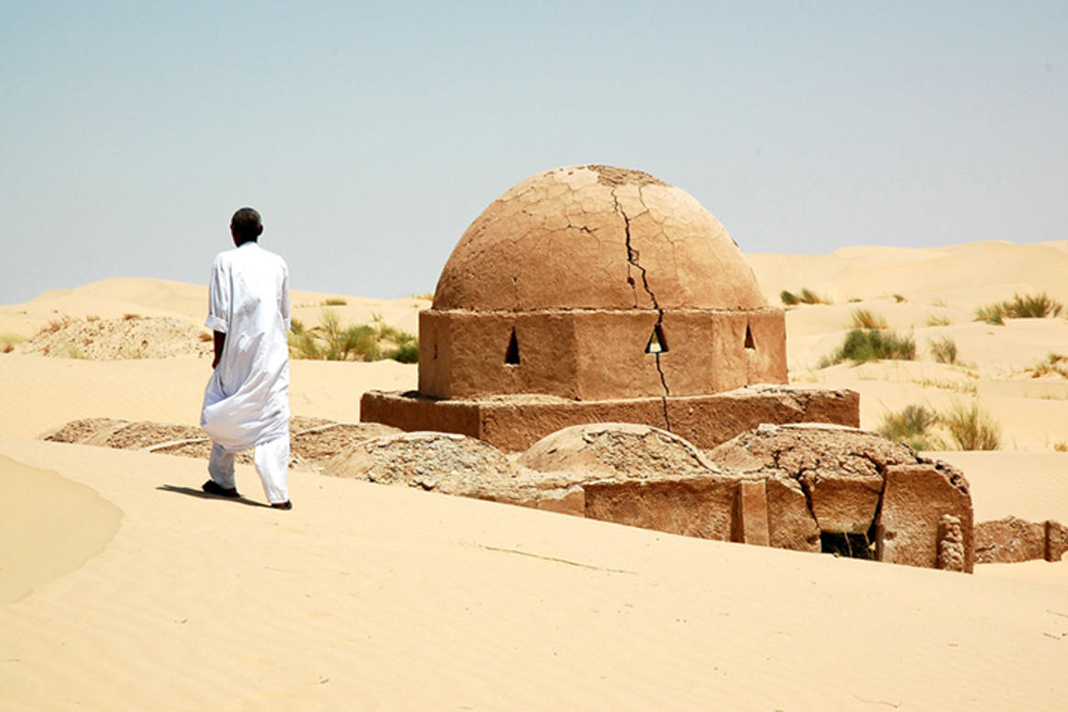 algerias-religious-minorities-are-being-restricted Algerian Jews walking