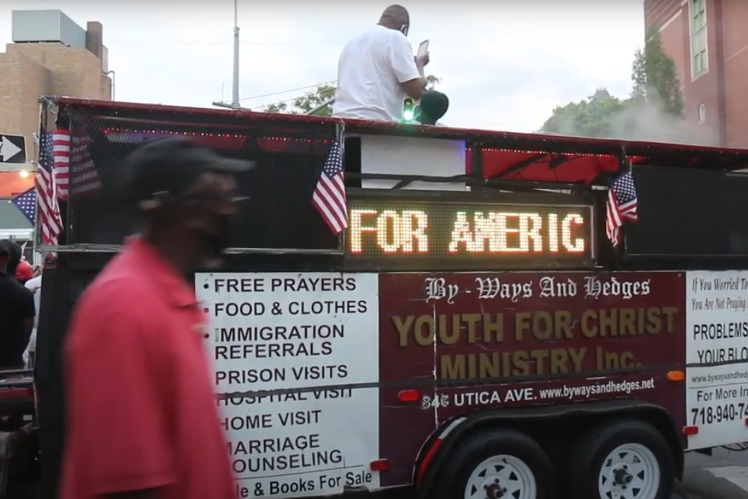 church-van-plays-gospel-music-to-calm-police-and-protesters-in-brooklyn church van plays