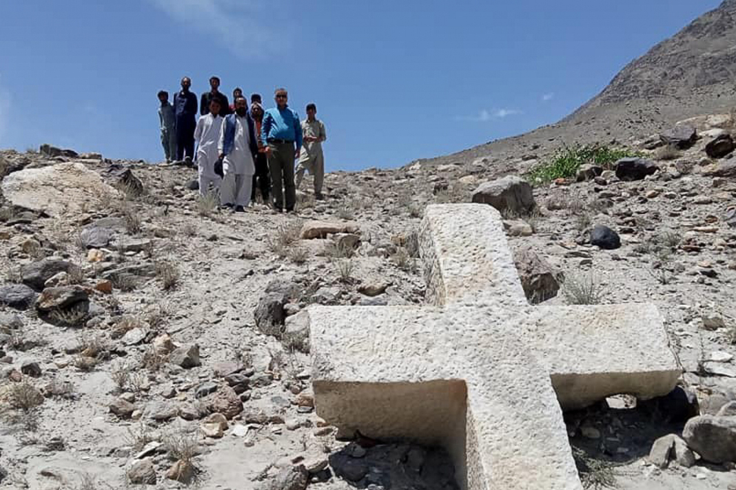 discovery-of-1000-year-old-cross-points-to-ancient-christian-presence-in-pakistans-himalayas pakistans