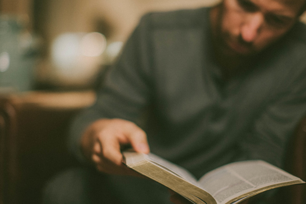 owning-a-bible-could-be-inflammatory-under-scots-hate-crime-law-say-rc-bishops man Reading Bible