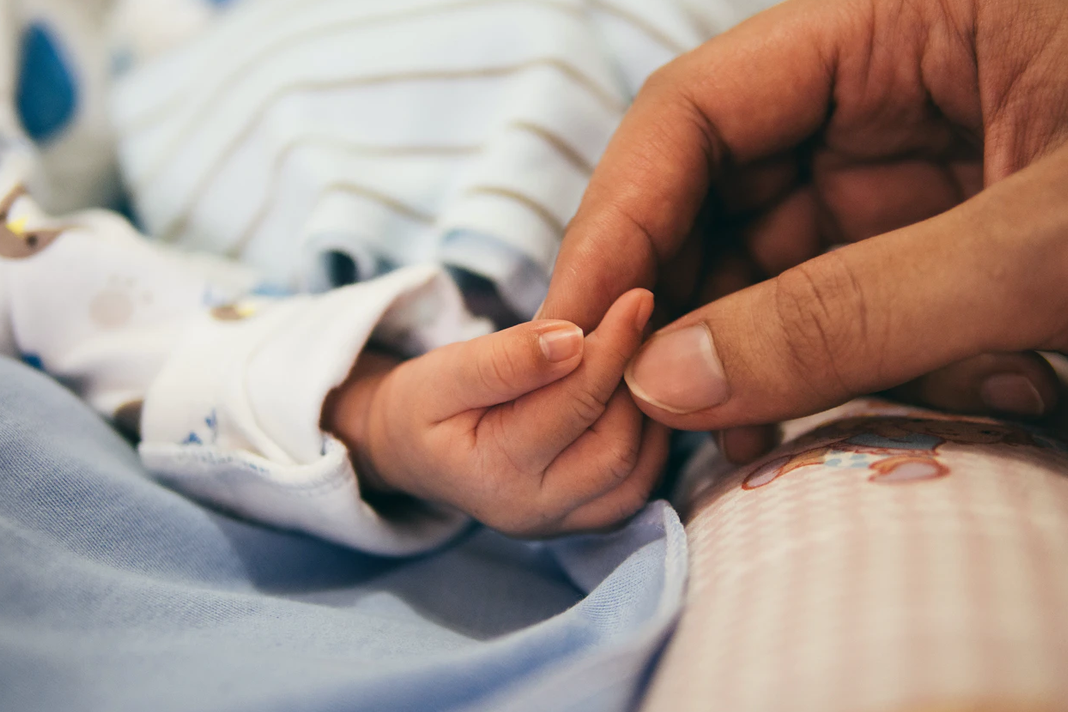 team-of-30-israeli-doctors-save-newborns-life-with-rare-middle-of-birth-surgery