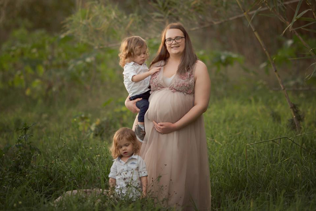doctors-offered-abortion-when-one-twins-scan-showed-problems-then-a-miracle-occurred Lauren Neuner and twins