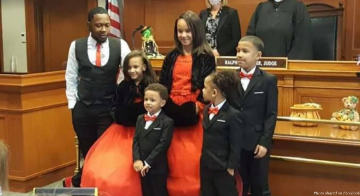 Robert Carter and kids. Photo via Facebook.