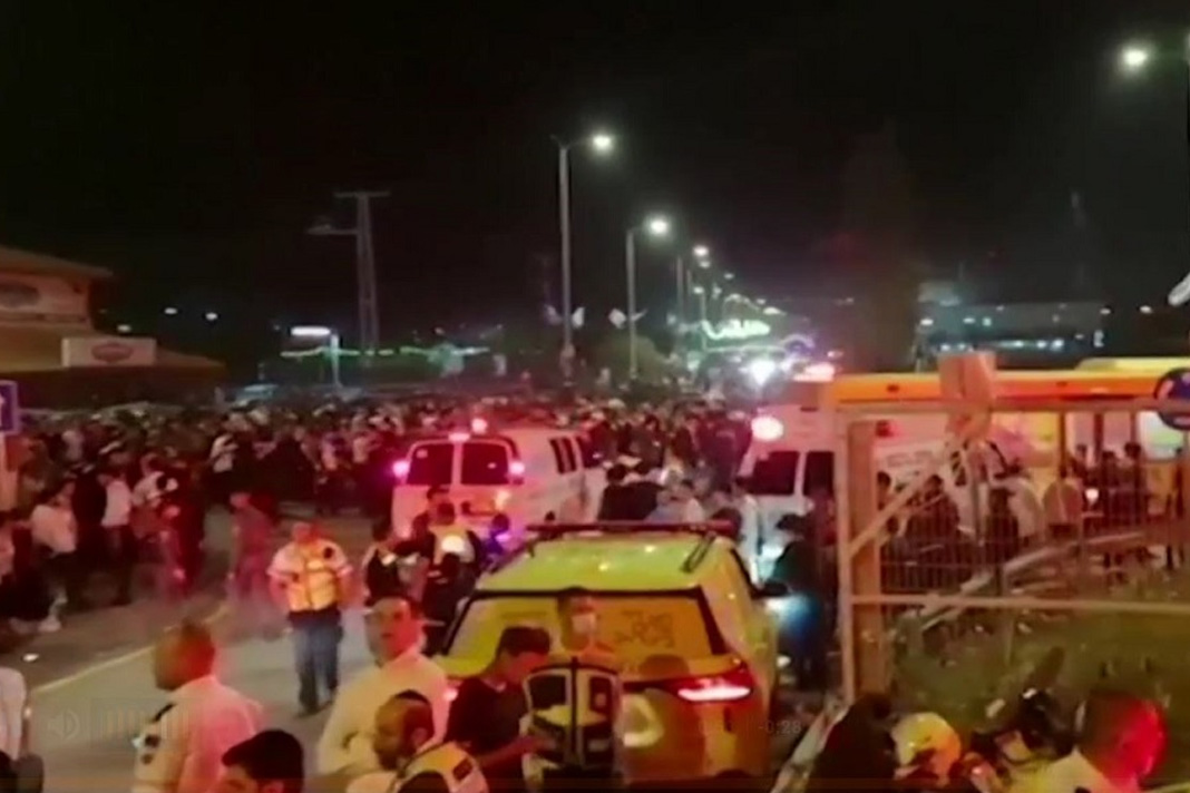 at-least-44-dead-after-avalanche-at-jewish-lag-baomer-festival-in-northern-israel Emergency services spent hours working to rescue around 120 injured. / Photo: screen shot video RTVE.