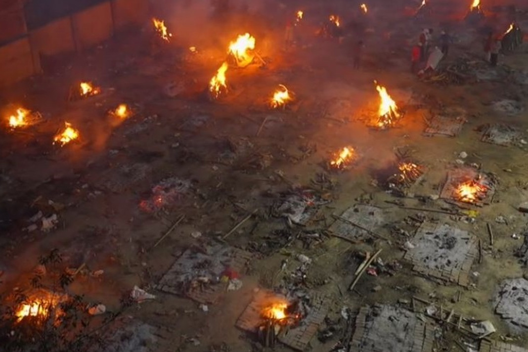 indias-alarming-covid-19-crisis-we-urge-you-to-pray-for-us A view of one of the sites in Delhi (India) where death bodies are being cremated. / Image: screenshot BBC